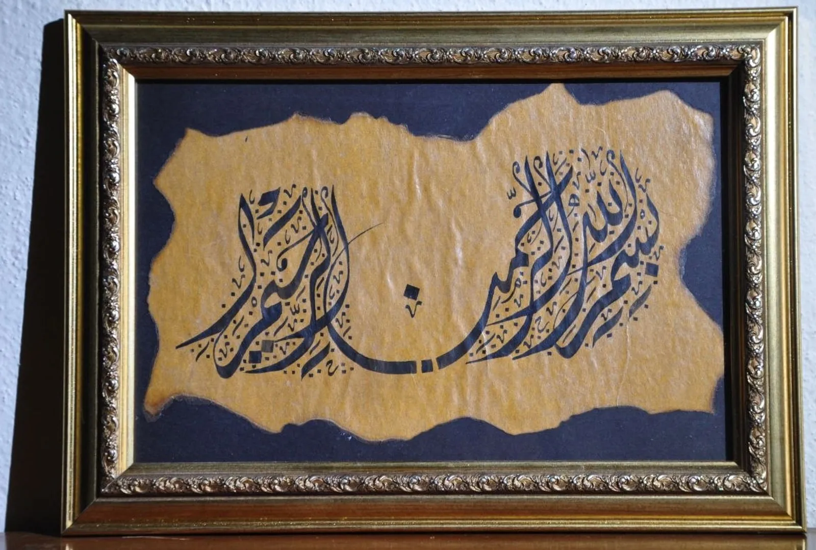 Besmele — Altın Kâğıt — Hattat Kâmil Nazik'in hat eseri