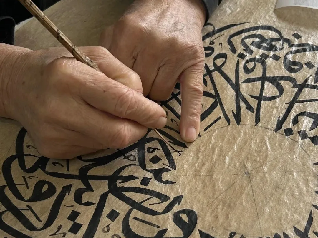 Kamış kalemin ucundan — Hattat Kâmil Nazik'in atölyesi